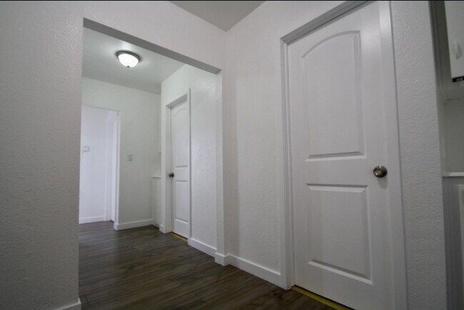Building Photo - 10705 S Figueroa St
