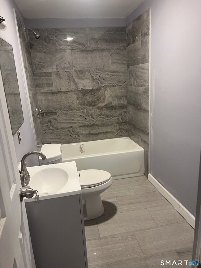 Building Photo - 11 7th St