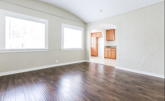Building Photo - 2626 S Dunsmuir Ave