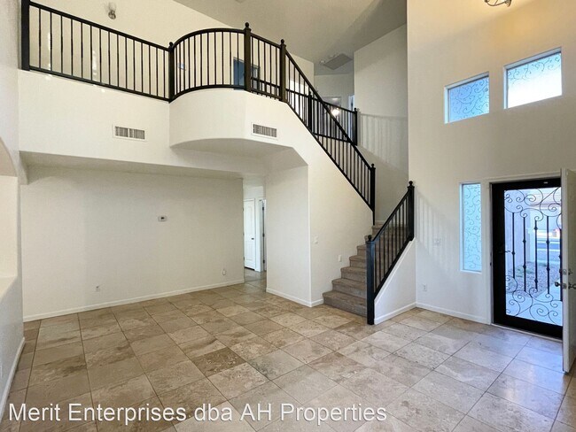 Building Photo - 4 br, 2.5 bath House - 5726 W T RYAN LN