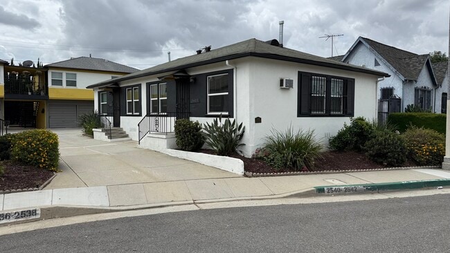 2540A - 2540 W Ramona Rd Apartments