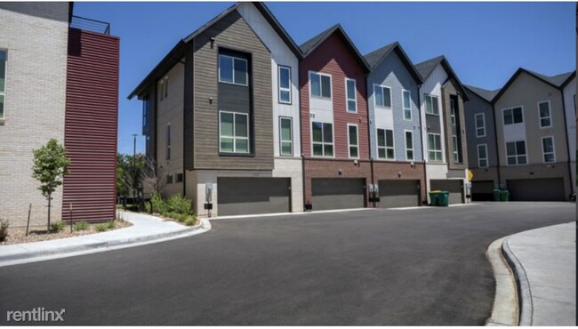 Building Photo - 3 br, 3.5 bath Townhome - 3874 S Chester St