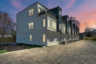 Building Photo - 1016 W Kirkland Ave