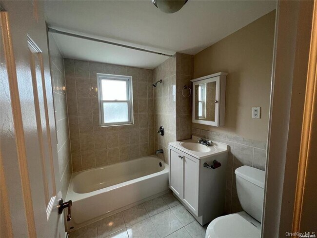 Foto del edificio - 167 N Elm St