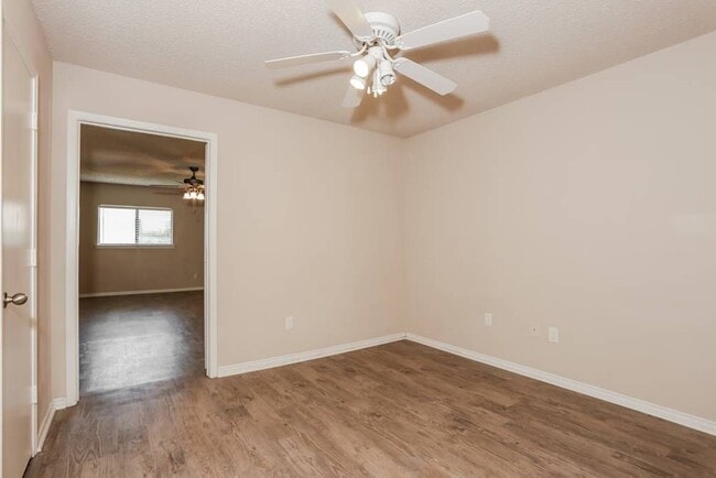 Building Photo - 2669 Claremont Dr