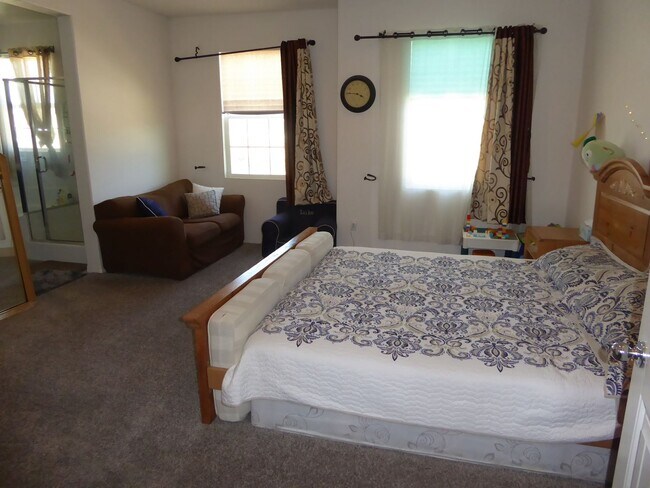 Building Photo - COMING SOON! Stylish 3 Bedroom Home in the...