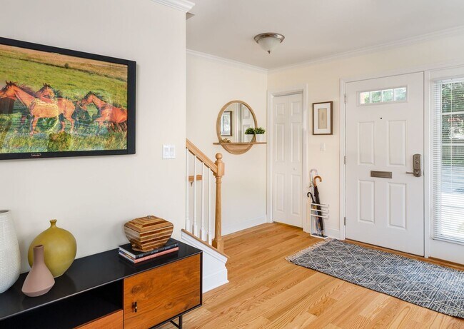 Building Photo - Spacious Brookline 1-Bed with Laundry in Unit