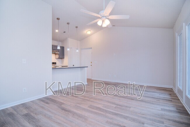 Foto del edificio - 6120 Meadow Rose Ln