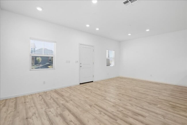Building Photo - 1229 Rojo St