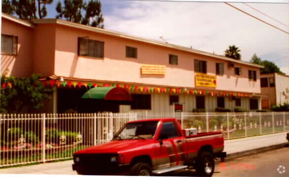 Building Photo - 14959 Vanowen St