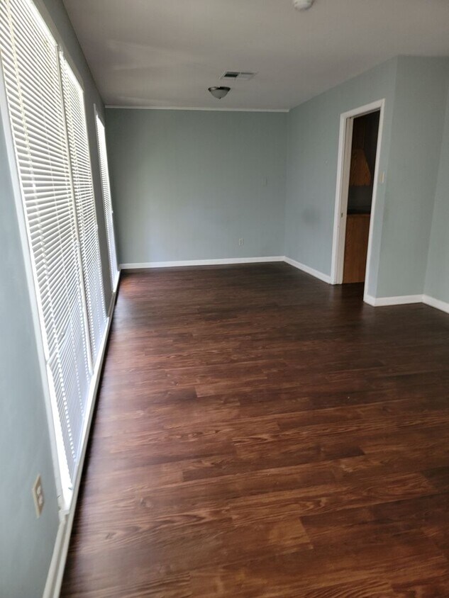Foto principal - 3 bedroom 2 Bathroom Home