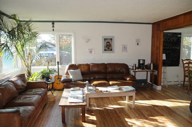 Building Photo - 1037 W 26th Ave