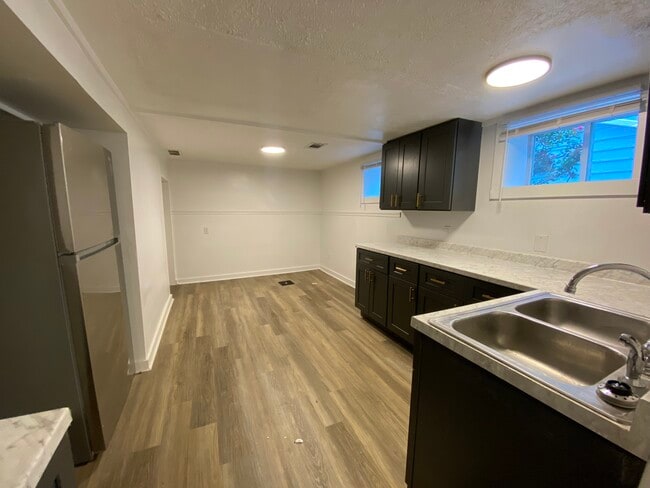 Building Photo - 4046 Tylor Blvd-4