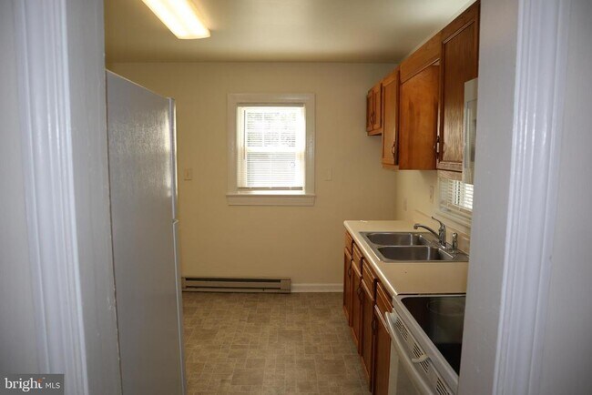 Building Photo - 616 Homer St