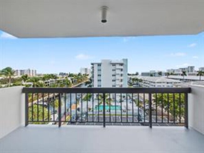 Foto del edificio - 4800 Bayview Dr