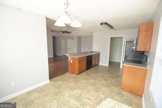 Foto del edificio - 8002 Ponderosa Pine Ave