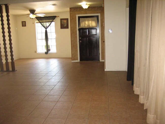 Building Photo - 403 Merriweather St