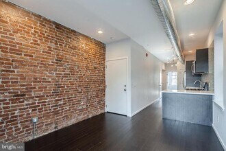 Building Photo - 927 N 2nd St