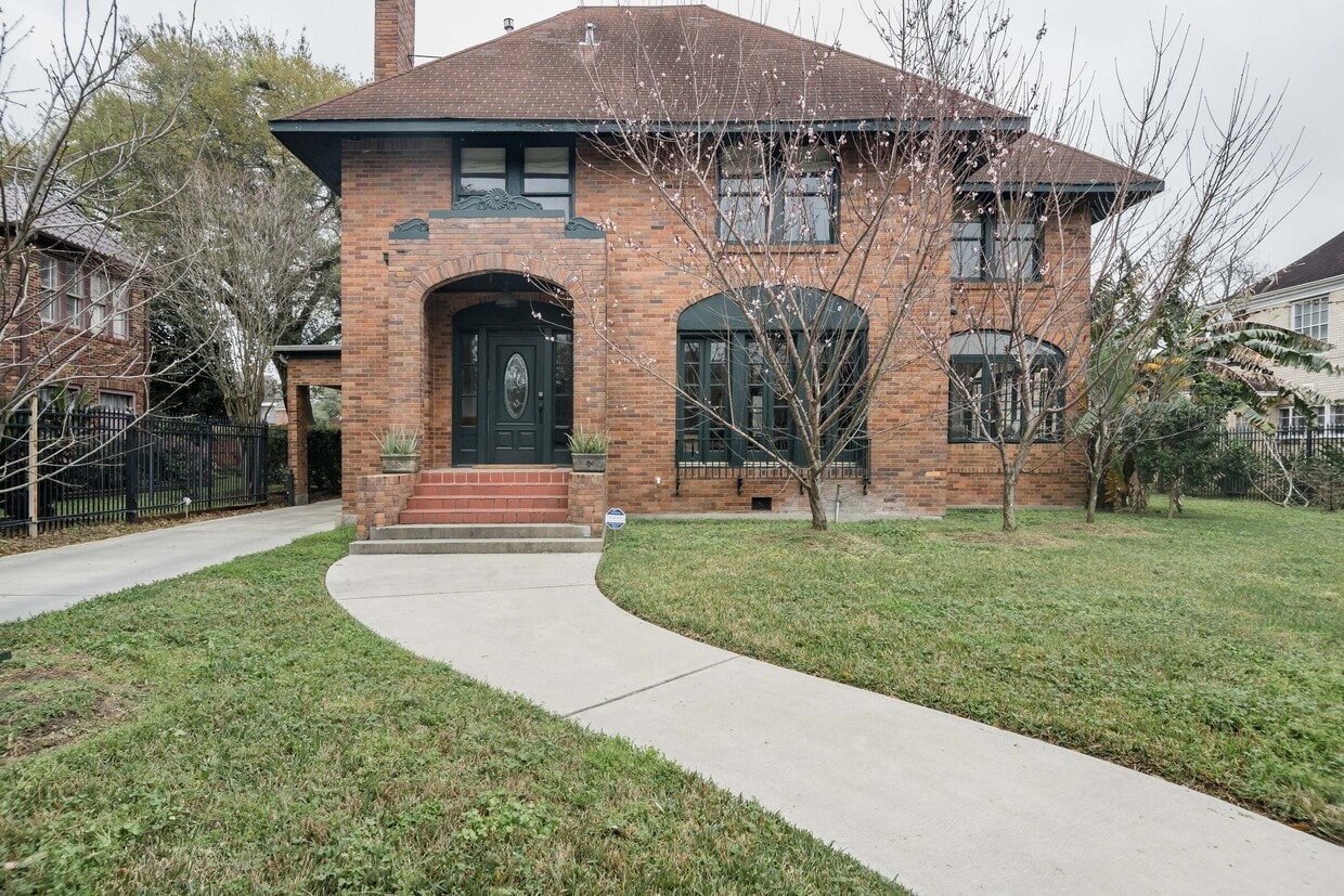 Primary Photo - 2413 Wichita St
