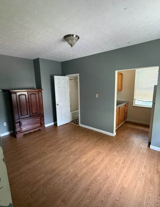 Foto del edificio - 212 McClelland Ave