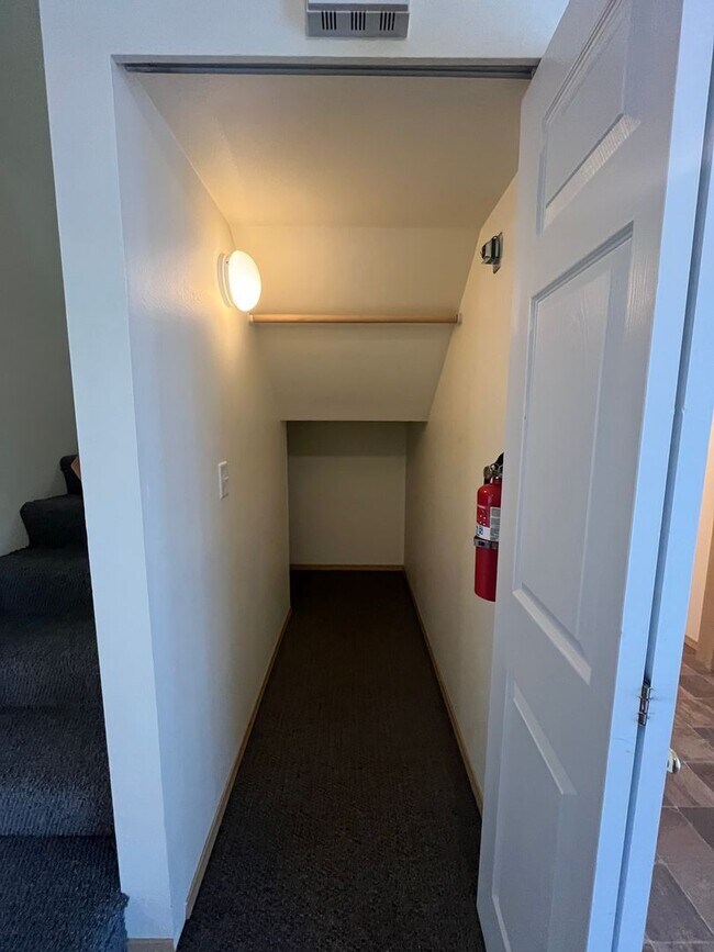 Foto del edificio - Townhouse Style Two Bedroom Apartment in Bellingham
