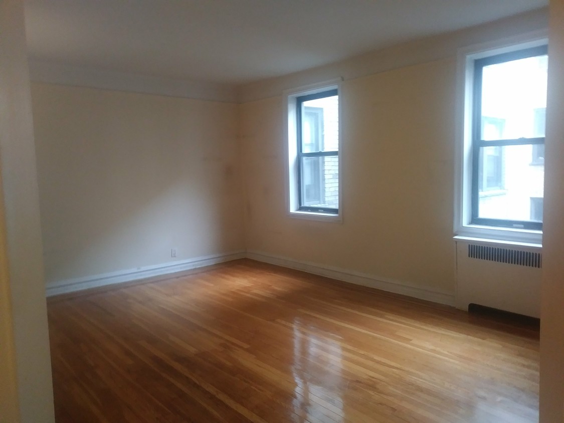 Primary Photo - 36-20 Parsons Blvd