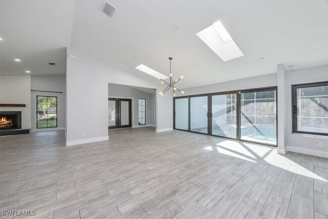 Building Photo - 6161 Waxmyrtle Way