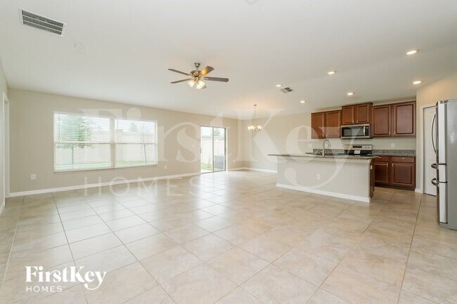 Foto del edificio - 6117 Tremeza Pl