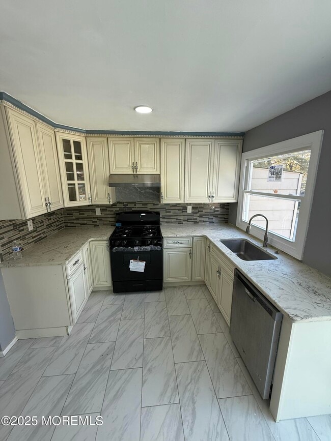 Building Photo - 127 Mill St