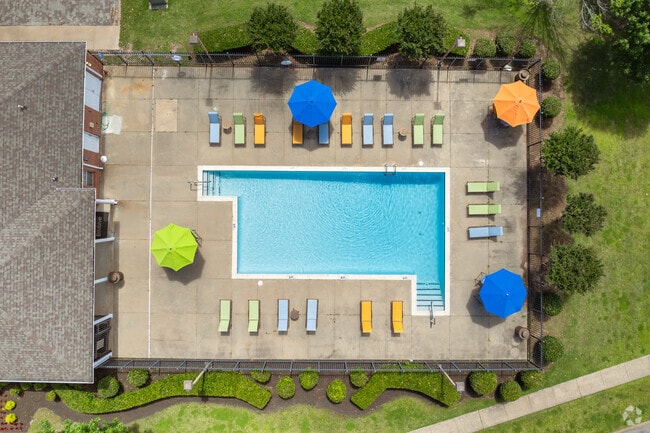 Pool - The Trace at 161