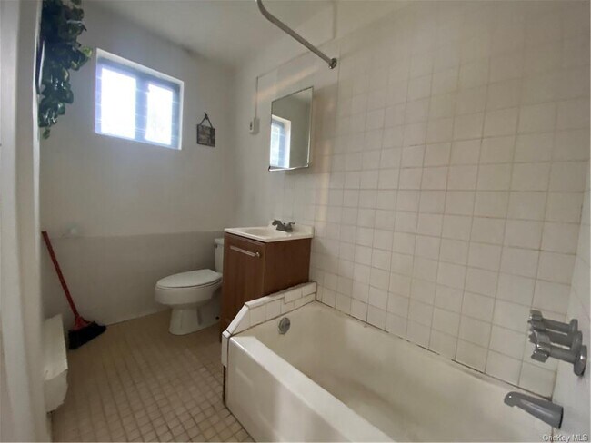 Building Photo - 278 Cold Spring Rd