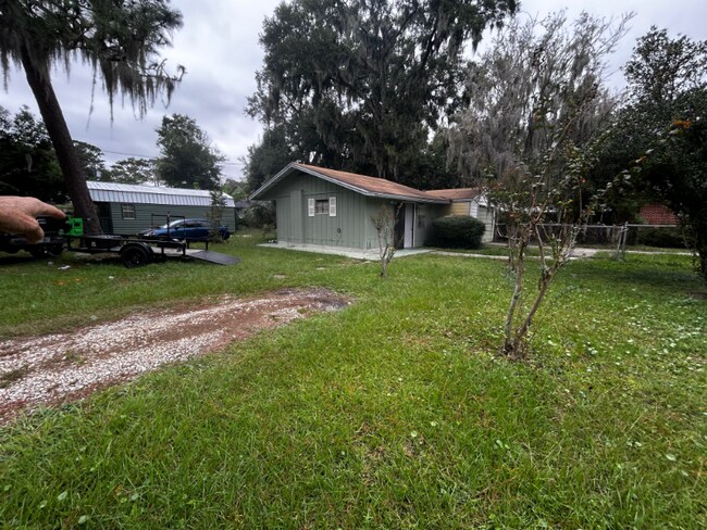 Building Photo - 2652 Merwyn Rd