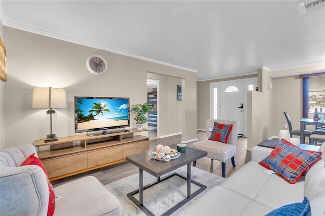 Foto del edificio - 7420 Cass Cir