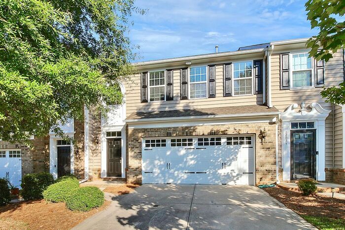 Foto principal - Beautiful 3BD/2.5BA Townhome in Ballantyne!