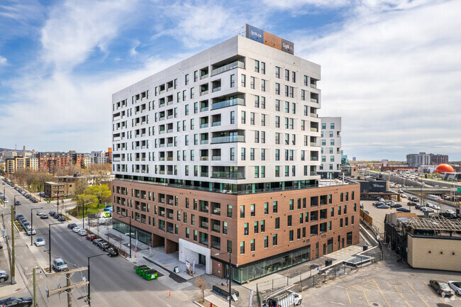 Building Photo - Lynk