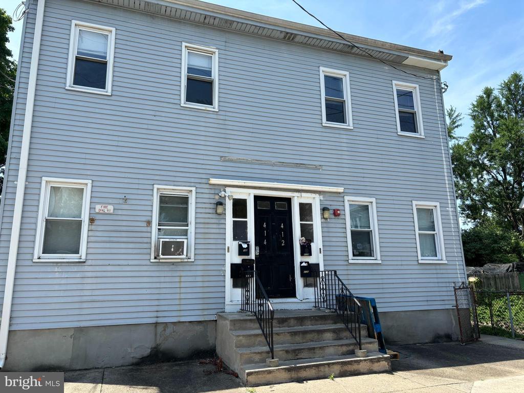 Primary Photo - 412 Powell St
