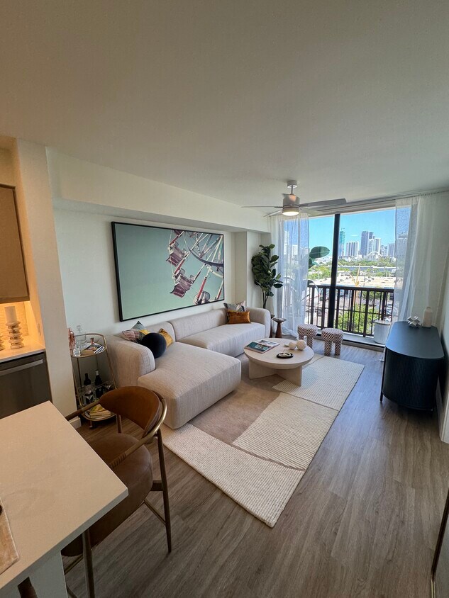 Foto principal - 56 NE 29th St