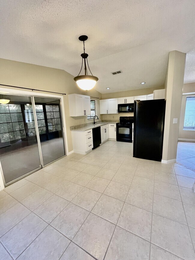 Foto del edificio - 5611 Longleaf Dr