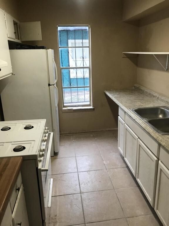 Building Photo - 638 Morningview, San Antonio TX 78220