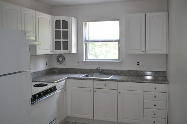 Kitchen - 2 Fairfield Ave