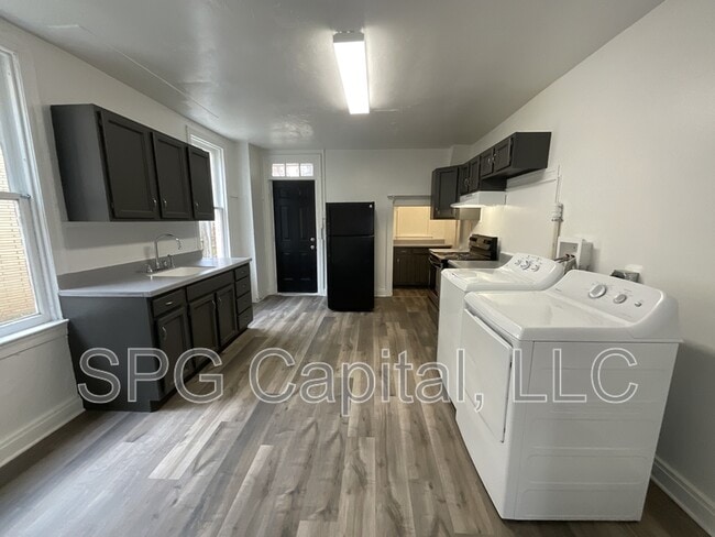 Building Photo - 489 Salem Ave