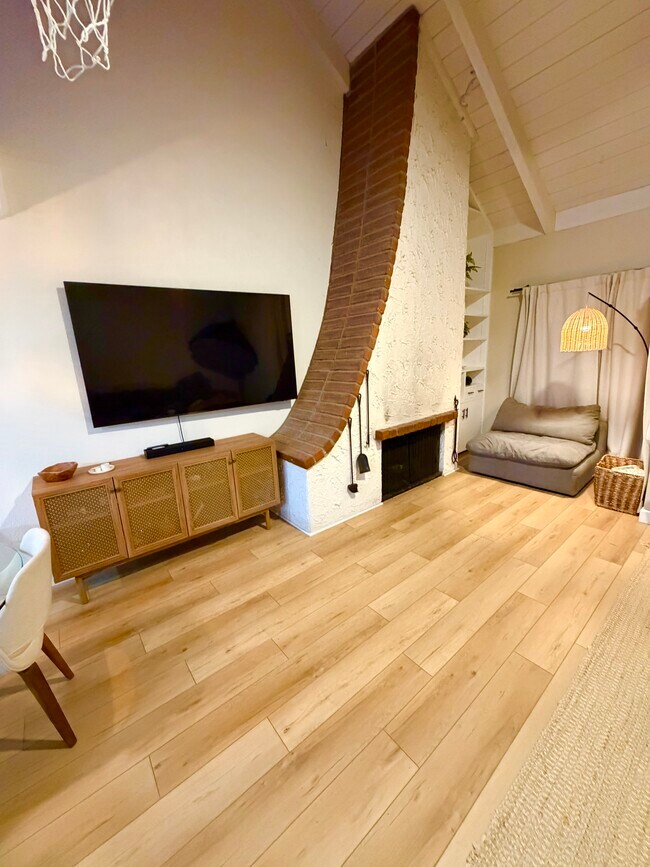 Foto del edificio - 1925 Alga Rd