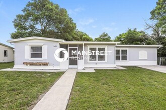 Building Photo - 2495 Barbarossa Ave