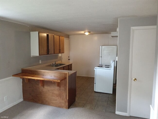 Building Photo - 2 br, 1 bath Duplex - 2408 North Hollywood...