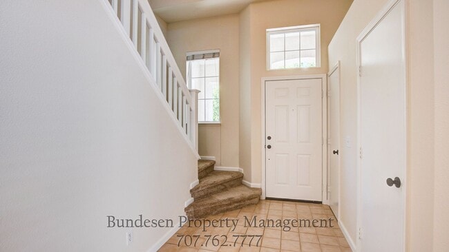 Building Photo - Spacious 2-Story Home