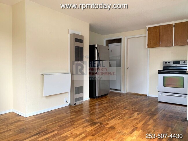 Building Photo - Fantastic 1 Bedroom Duplex!