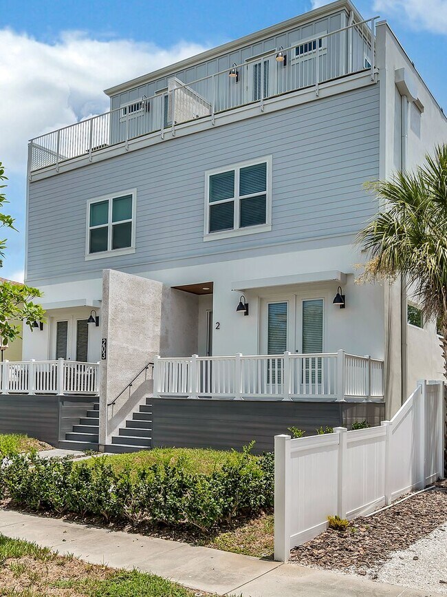 Foto del edificio - Stunning 3/3.5 Three Story Townhome