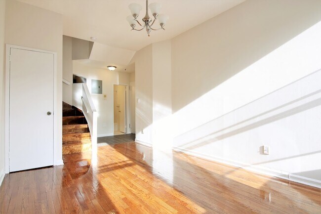 Building Photo - 335 W 88th St