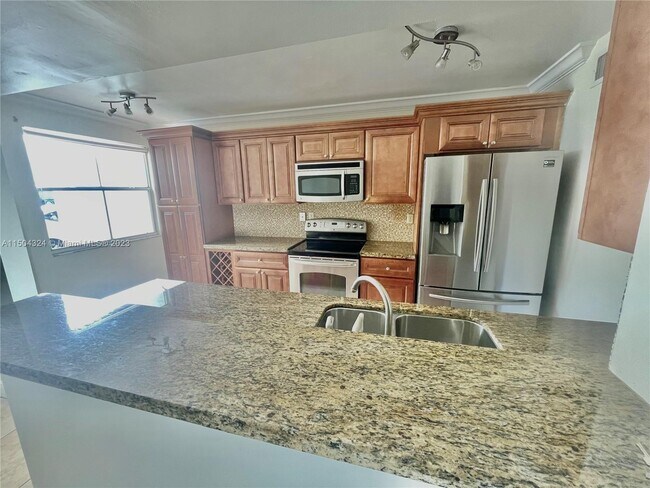Foto del edificio - 4882 NW 97th Ct