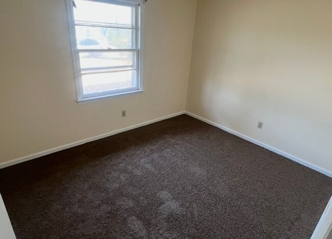 Building Photo - Brick Home in Quiet Cul-de-sac